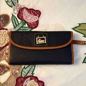 Dooney & Bourke navy and Brown pebble  Leather Wallet like new